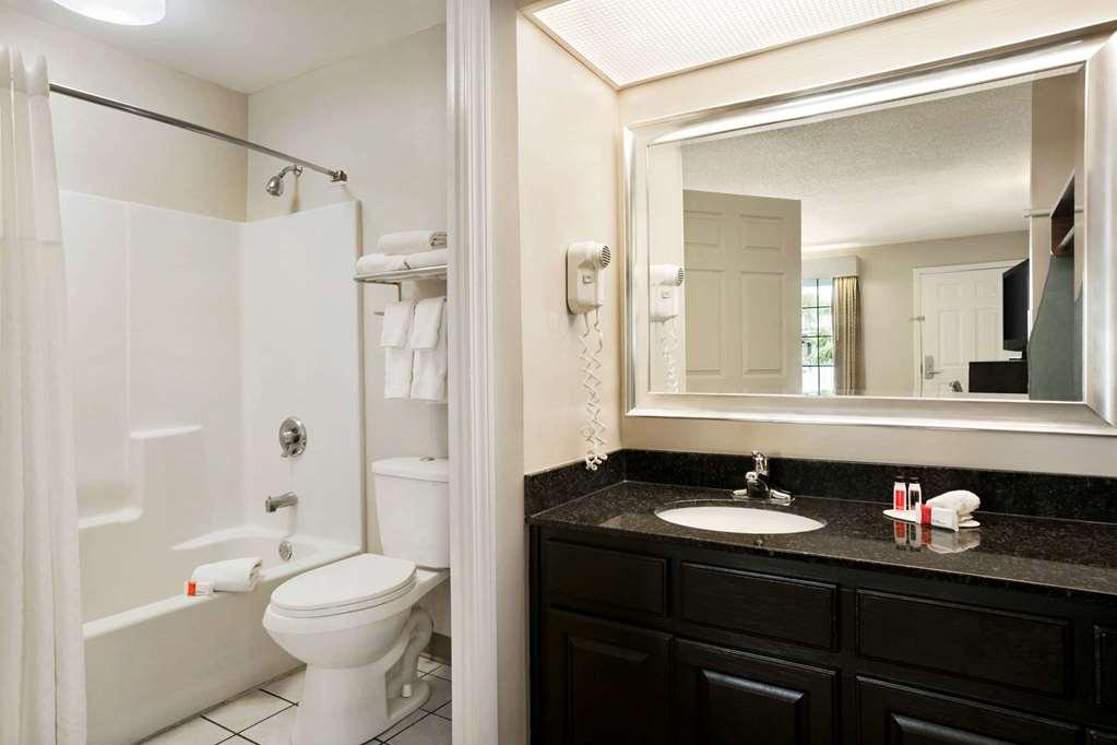 Baymont By Wyndham Kingsland Hotel Room photo