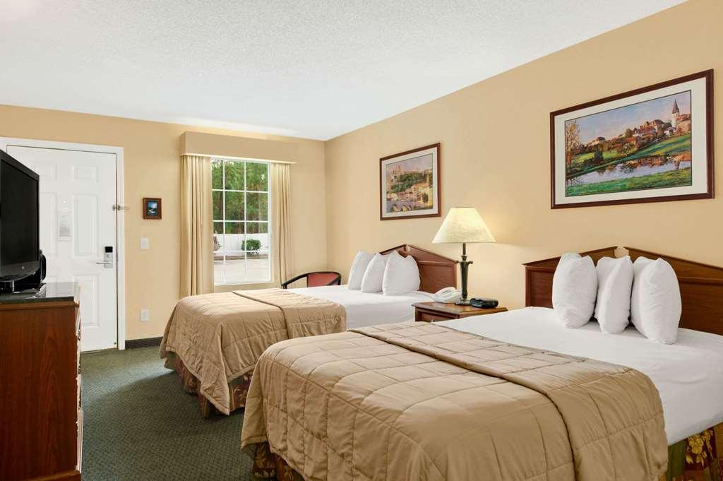 Baymont By Wyndham Kingsland Hotel Room photo